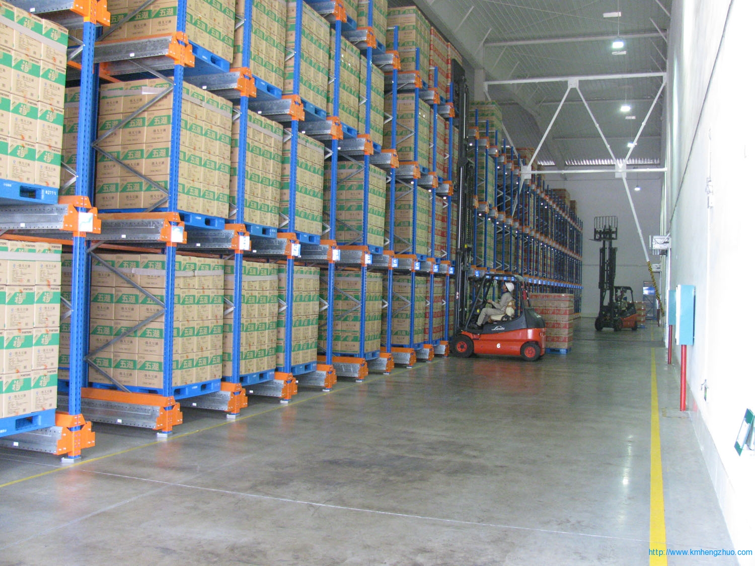 HZ-798型通廊式貨架 通廊式倉庫貨架應用案例