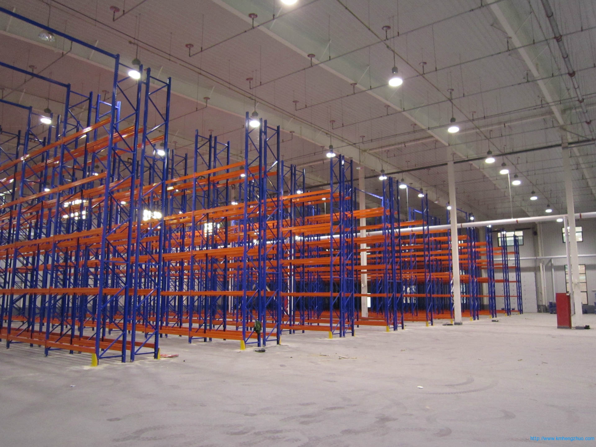 HZ-790型橫梁式貨架    重型高層倉庫貨架應(yīng)用案例 HZ-790型橫梁式貨架    重型高層倉庫貨架應(yīng)用案例