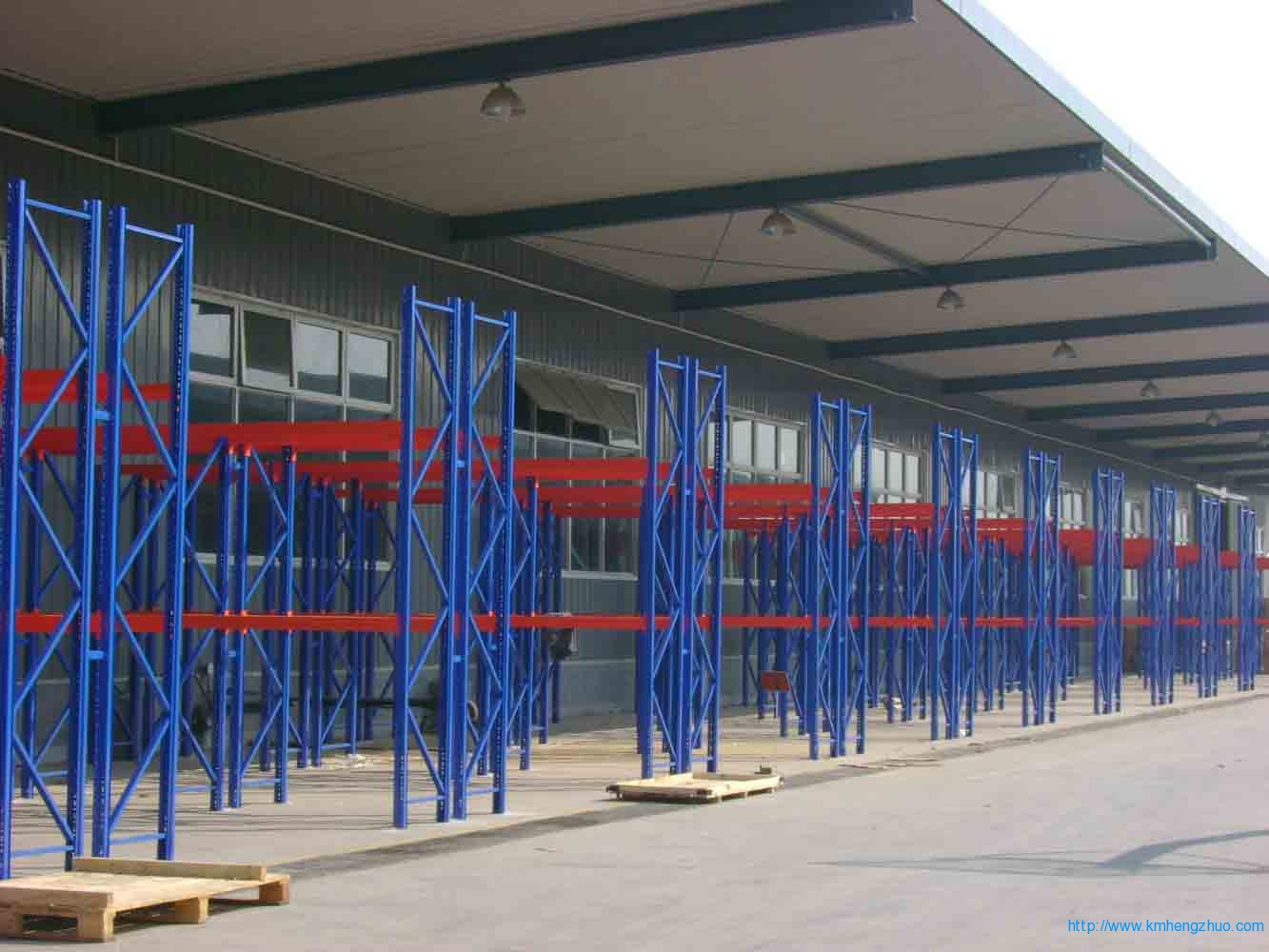 HZ-790型橫梁式貨架    重型高層倉庫貨架應(yīng)用案例 HZ-790型橫梁式貨架    重型高層倉庫貨架應(yīng)用案例
